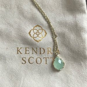 Kendra Scott necklace